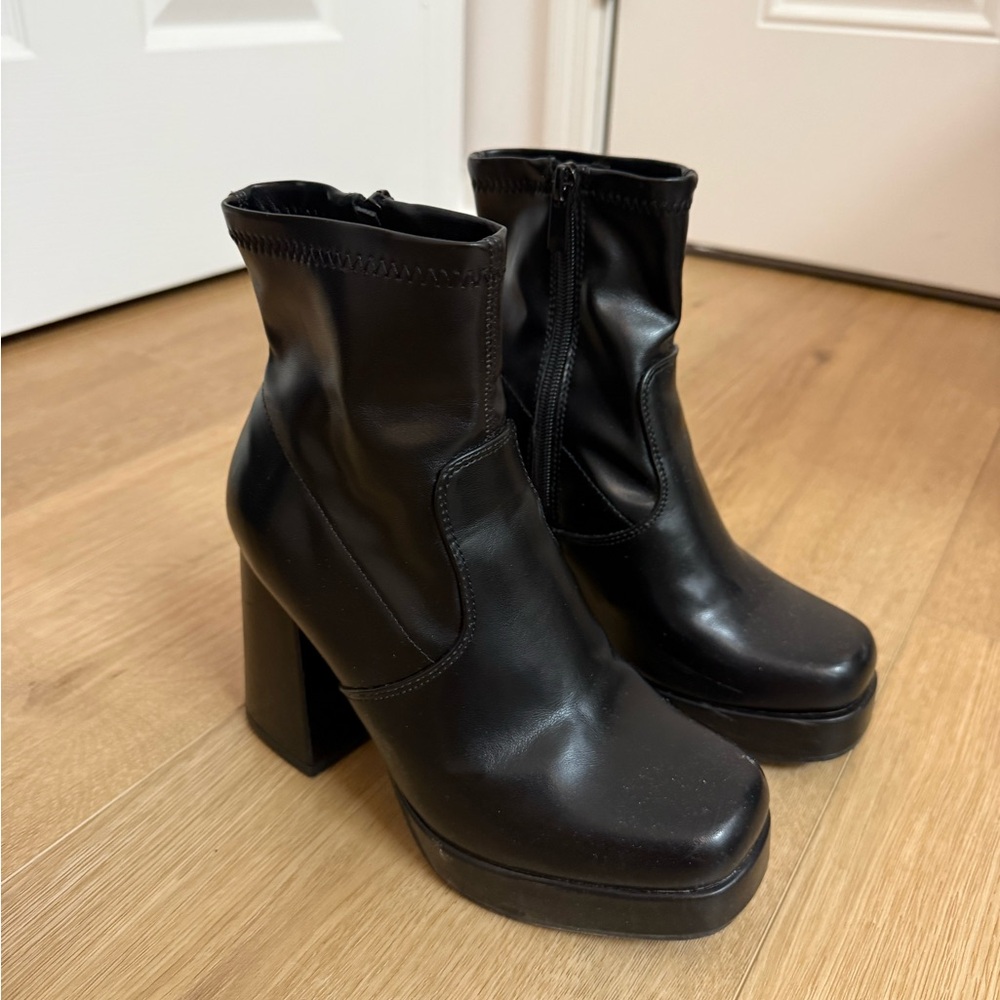 TOP Moda Black Heeled Boots